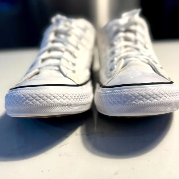 Converse Classic White Chuck Taylor All-Star Sneakers Women  size 7 - Picture 3 of 13
